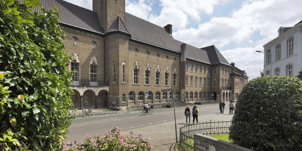 بهترین دانشگاه های هلند 12 دانشگاه ماستریخت هلند