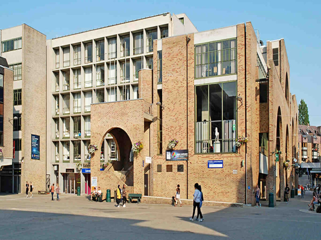 دانشگاه UCLouvain  (Université Catholique de Louvain)